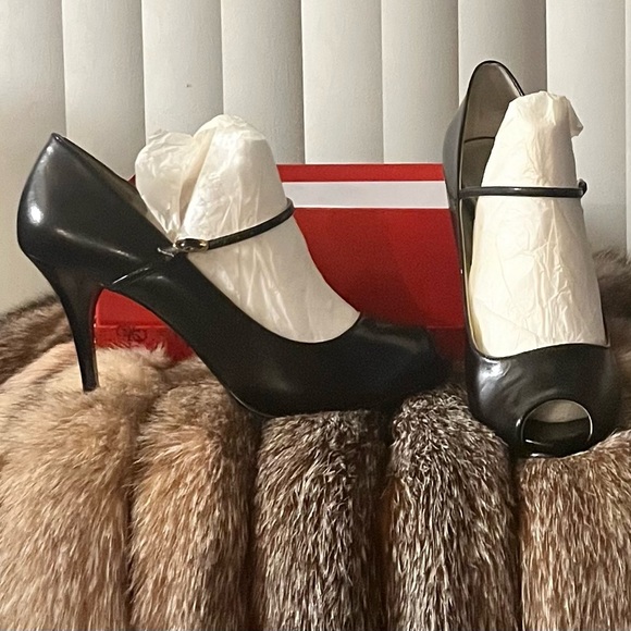 Guess by Marciano  Mary Jane Black Peep Toe Heels - Picture 1 of 4